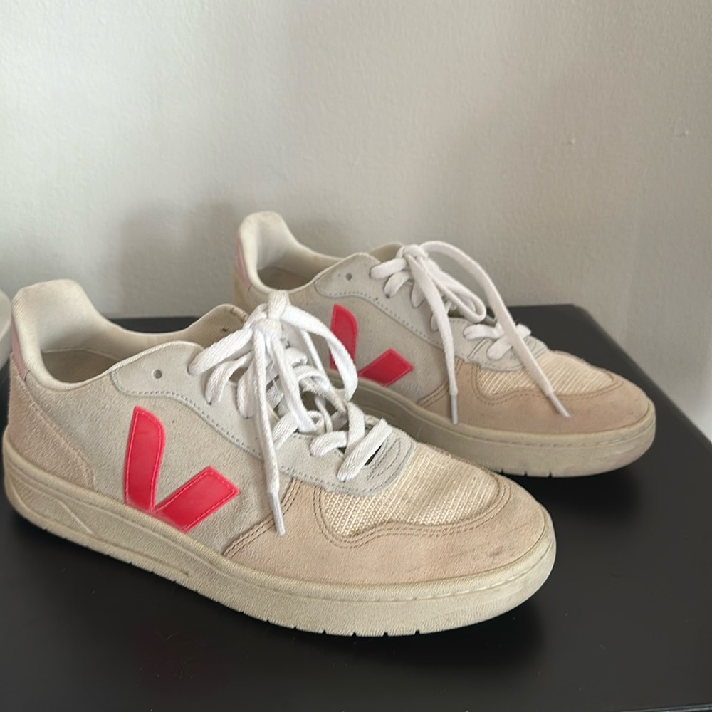 Veja T2 Tan and Pink